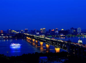 中國(guó)擁有大學(xué)生最多的城市,大學(xué)生人數(shù)近120萬,不是北京和上海