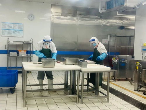 武漢媒體探秘飛機(jī)餐加工廠 科學(xué)家掌勺，為何總被吐槽“一個(gè)味兒”？